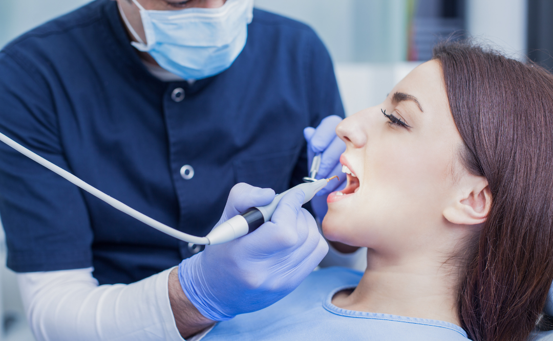 治療を受ける患者|ムクノキ歯科