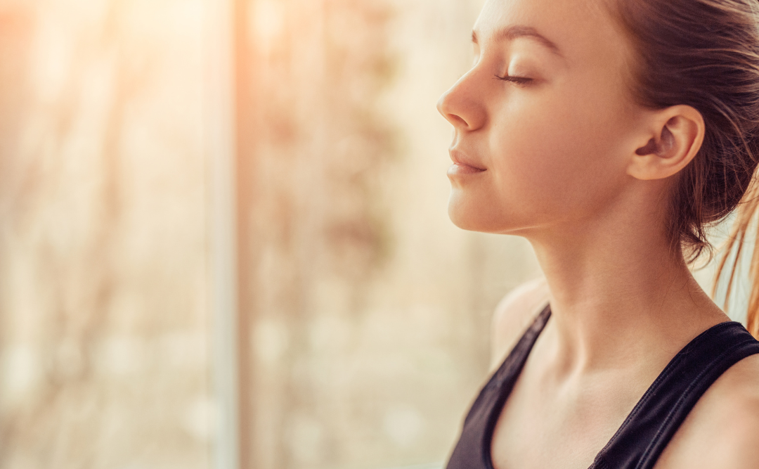 呼吸を整える女性