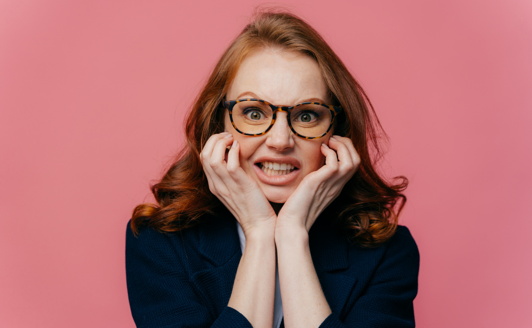 くいしばりをする女性|ムクノキ歯科