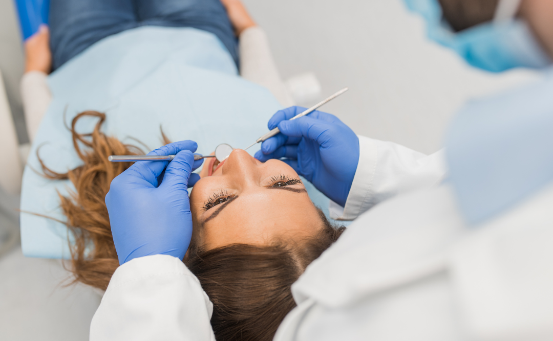 歯科を受診する女性｜ムクノキ歯科