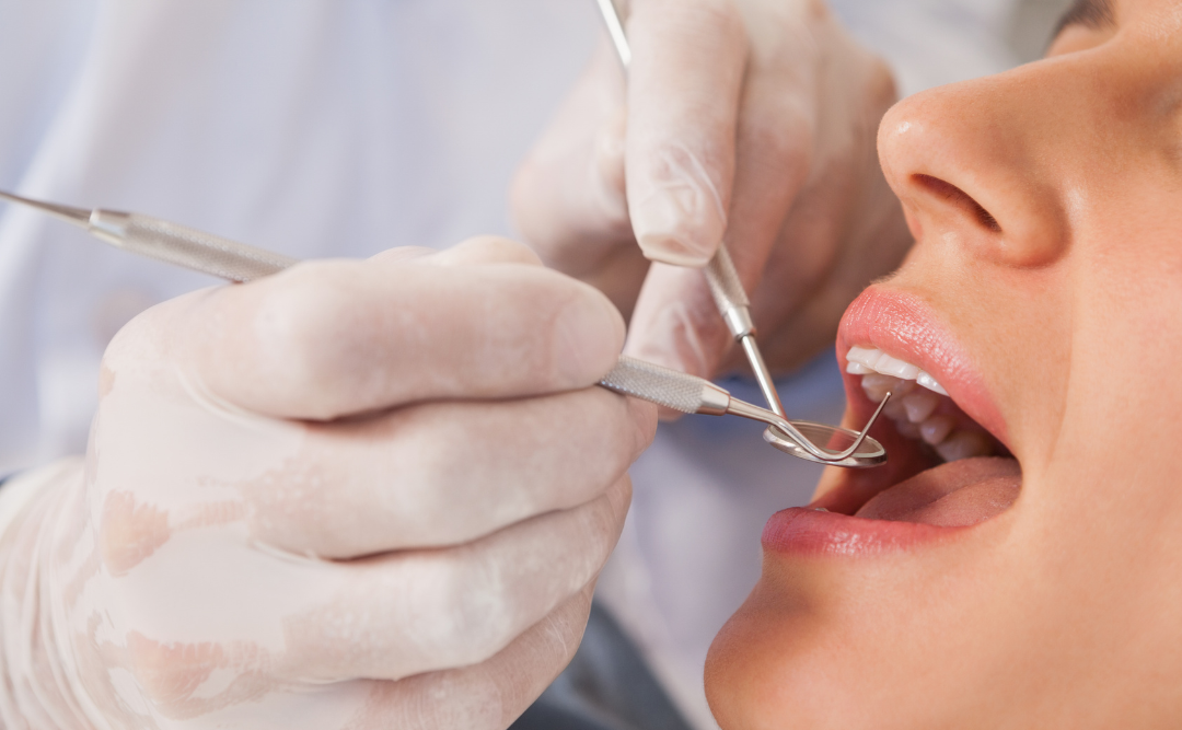 歯医者を受診する人｜ムクノキ歯科