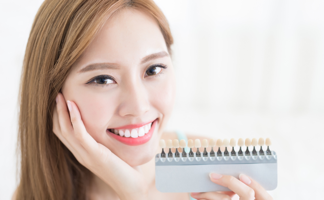 笑顔の女性｜ムクノキ歯科